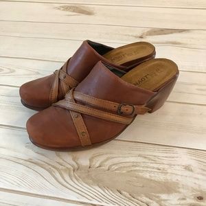 Naot Brown Leather Slip On Mule Heels
